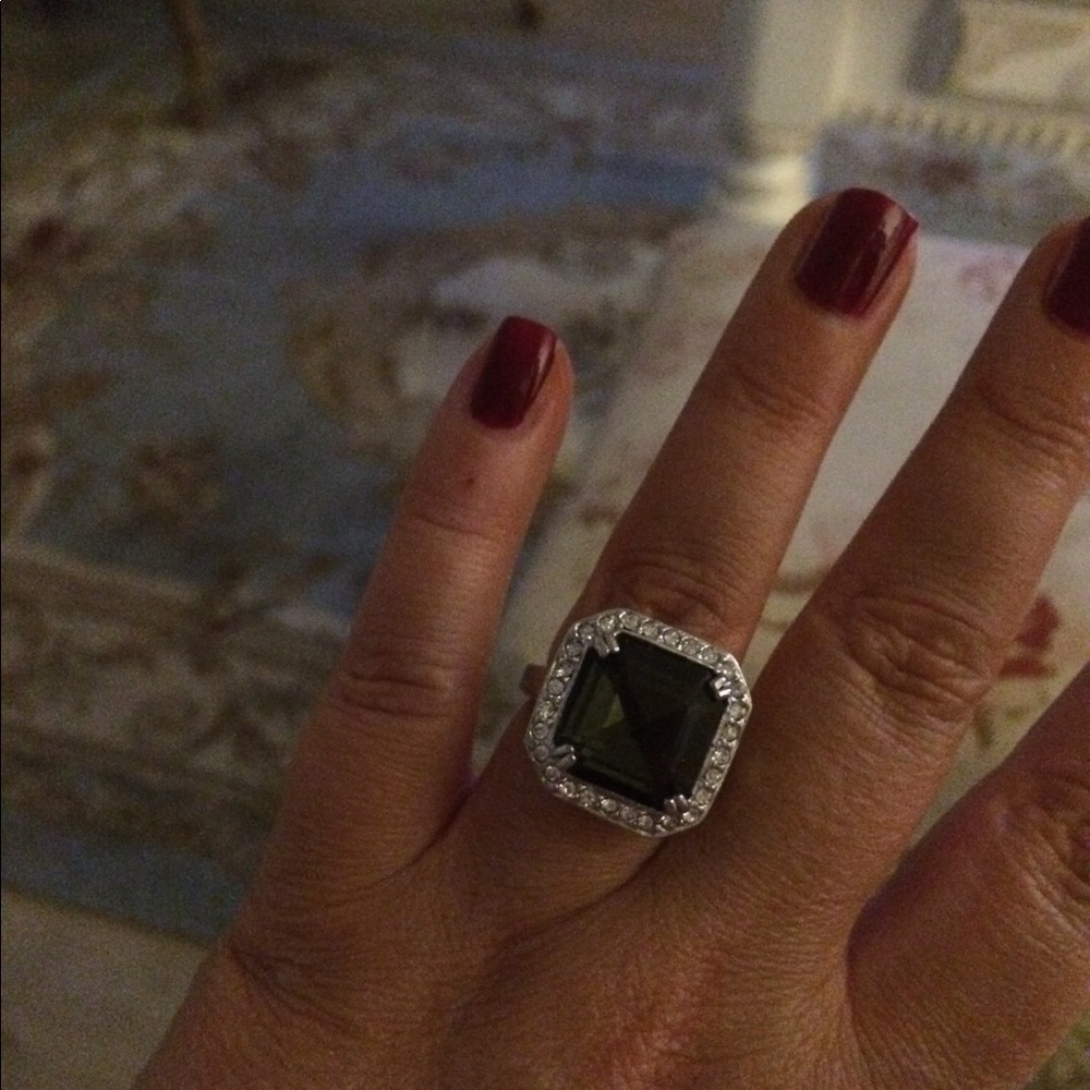 Pretty ring - Picture 2 of 2